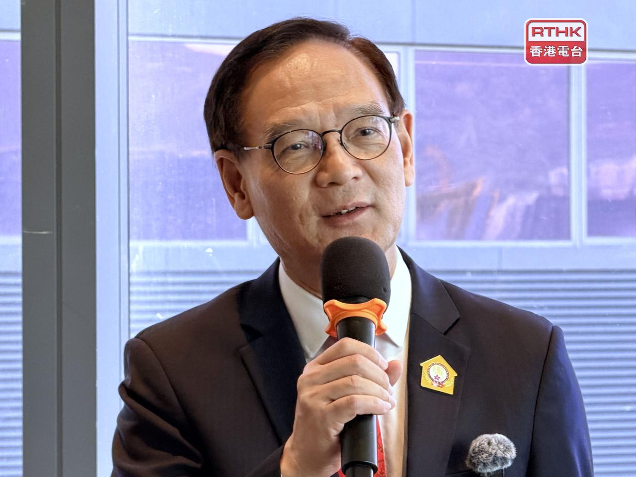 謝偉銓說，已就《消防條例》修訂及樓宇走火通道阻塞執法工作，向消防處提交多項意見。（鍾慧儀攝）