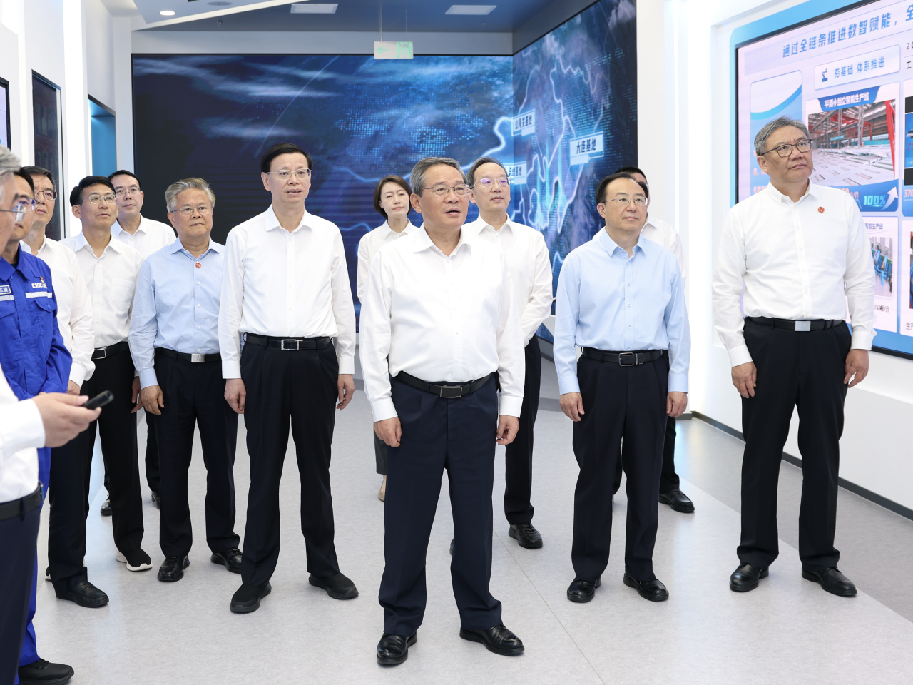 李強強調，要強化產業基礎再造，發展高端裝備製造業，加快建設現代化產業體系。（新華社）