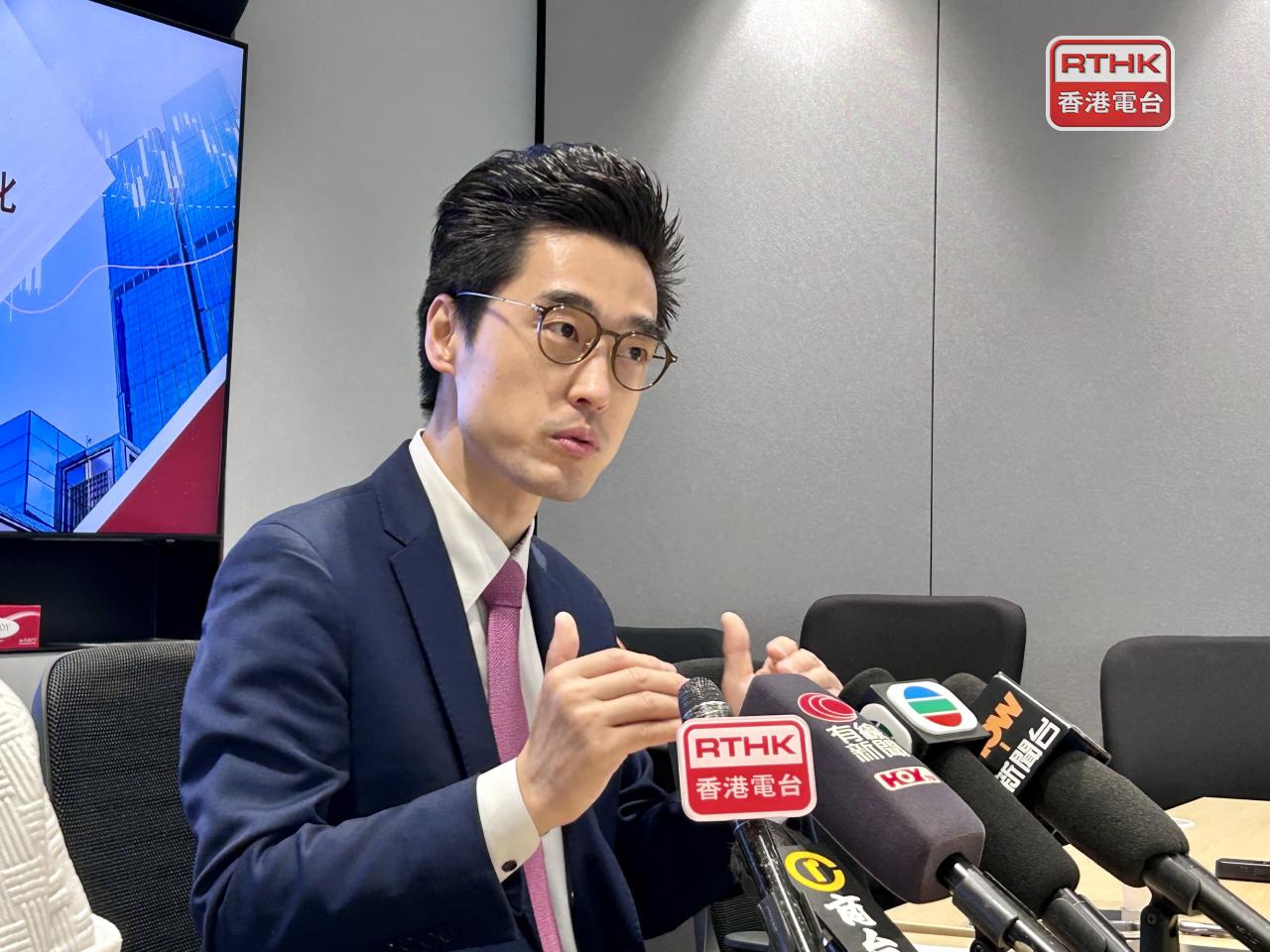 劉剛預計，恒生指數今年整體會反覆靠穩，中樞目標在26000點左右。（羅煒皓攝）