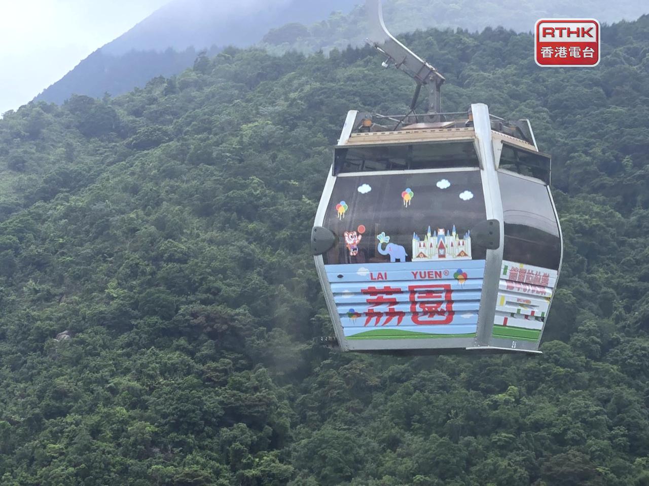 昂坪360亦首次為全線108架纜車換上主題新裝。（實習記者劉穎翹攝）