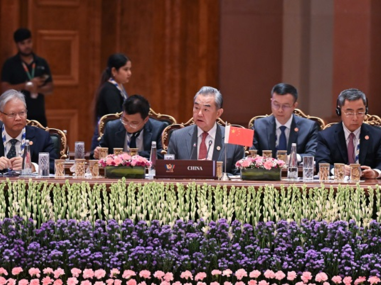 王毅表示，各方應該堅持永久全面停火，切實落實諒解備忘錄，盡快恢復霍爾木茲海峽正常通航。（外交部圖片）