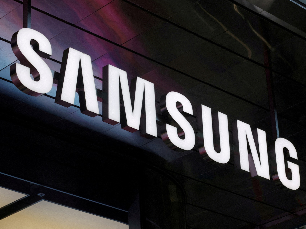 Samsung Electronics leapfrogged SK hynix in market capitalisation on Wednesday after its stocks surged 8.7 percent at one point. File photo: Reuters