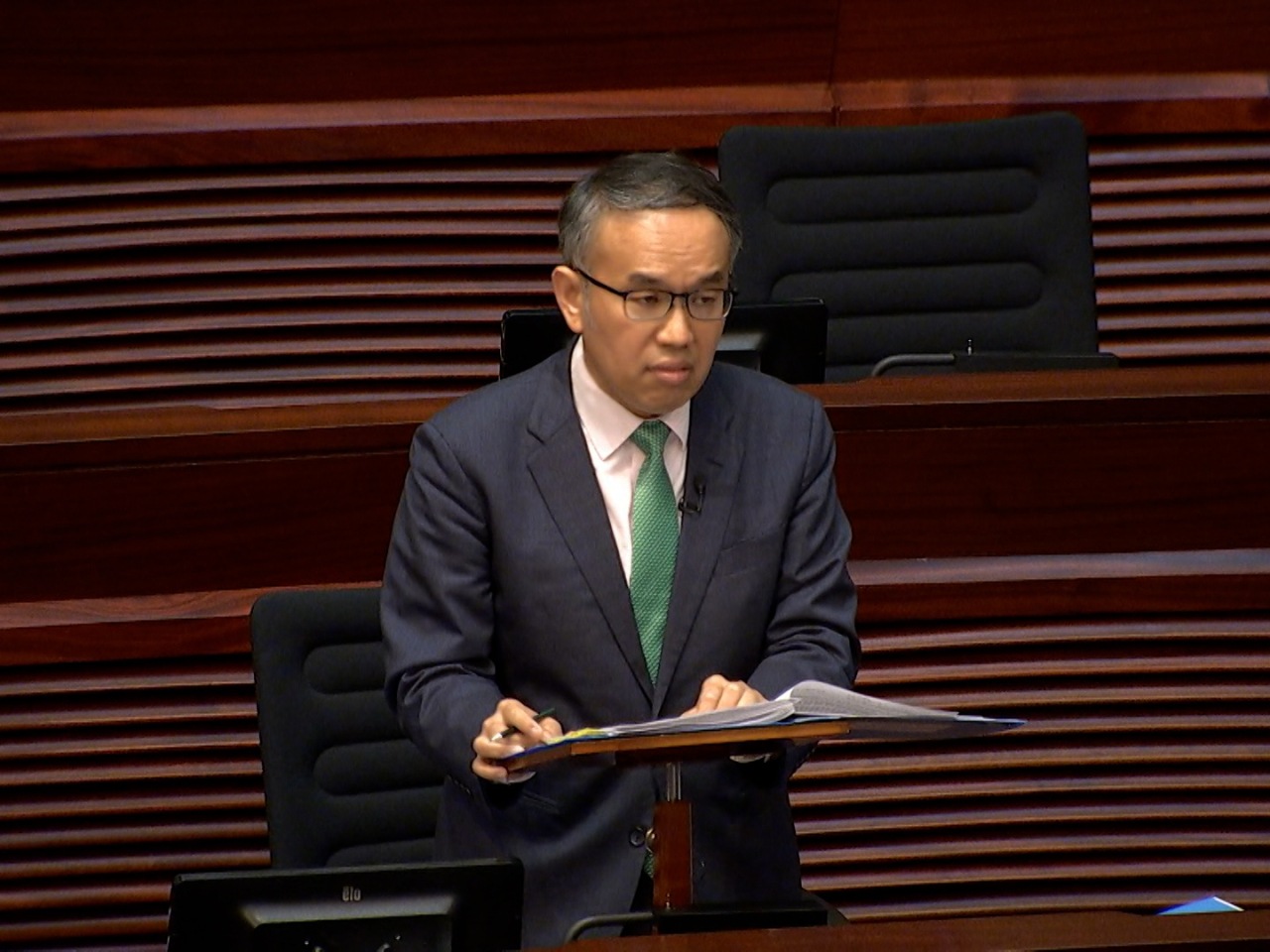 許正宇說，證監會和港交所透過持續的日常市場監察及實時數據分析，監察股票價格及成交異動，及早識別可疑的操縱活動。