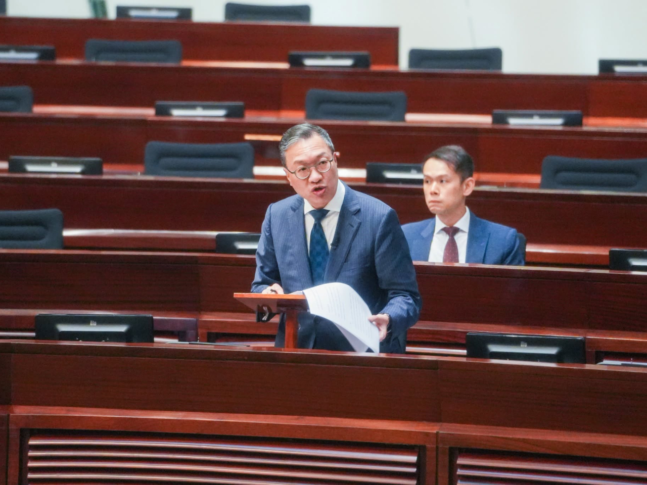 林定國到立法會動議二讀《2026年證據（修訂）條例草案》。（林定國社交網站圖片）