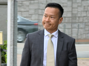 消防稱何偉豪有時間逃生但選擇救人　為助坐輪椅婆婆與隊員失散