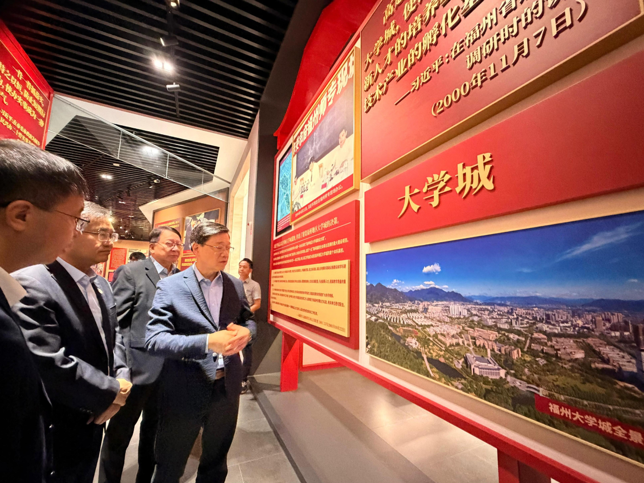 李家超在福建到訪「3820」戰略工程實施30周年成就展。(政府新聞處)