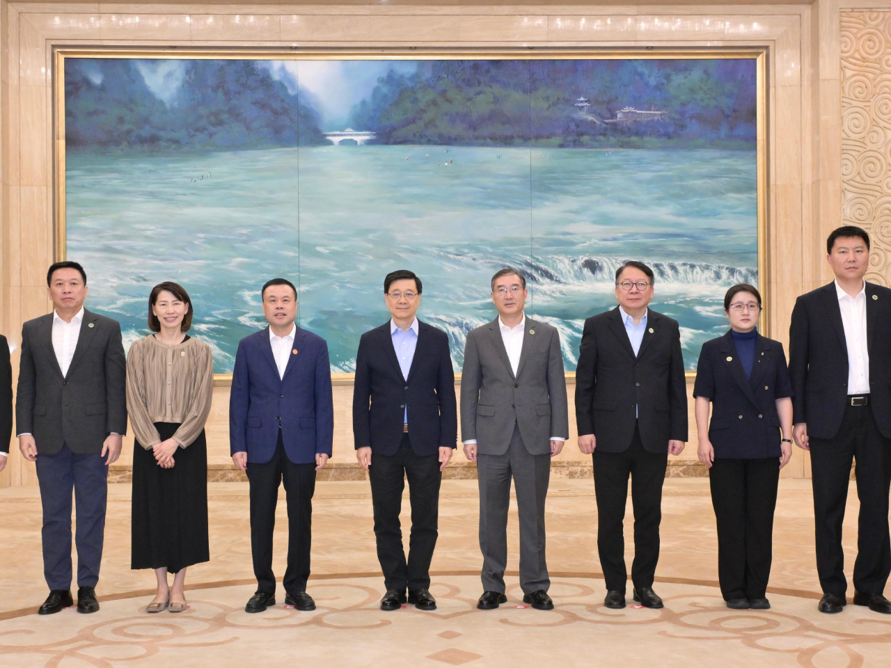 李家超在福建到訪「3820」戰略工程實施30周年成就展。(政府新聞處)