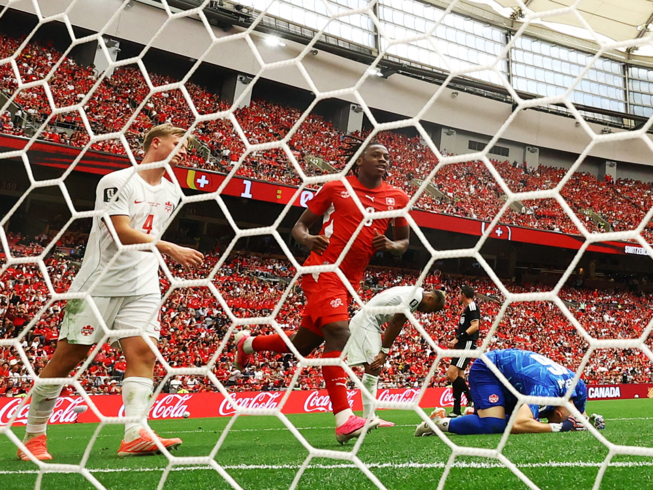 Switzerland and Canada became the latest teams to book their places in the tournament's round of 32. Photo: Reuters