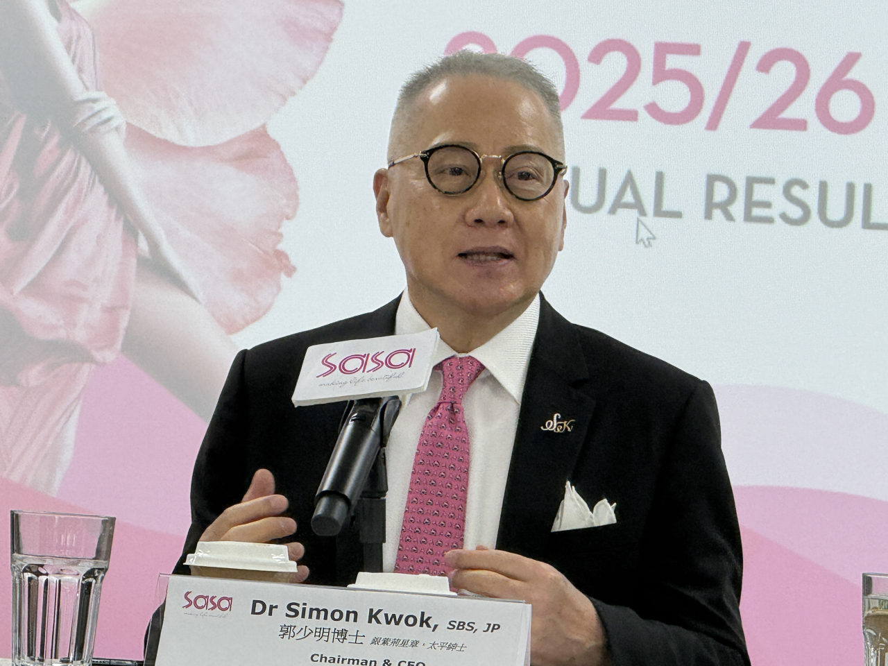 郭少明表示，即使部分港人北上消費，但對化妝品護膚品零售行業影響較低，因他們普遍留港購置相關產品。（任浩鋒攝）