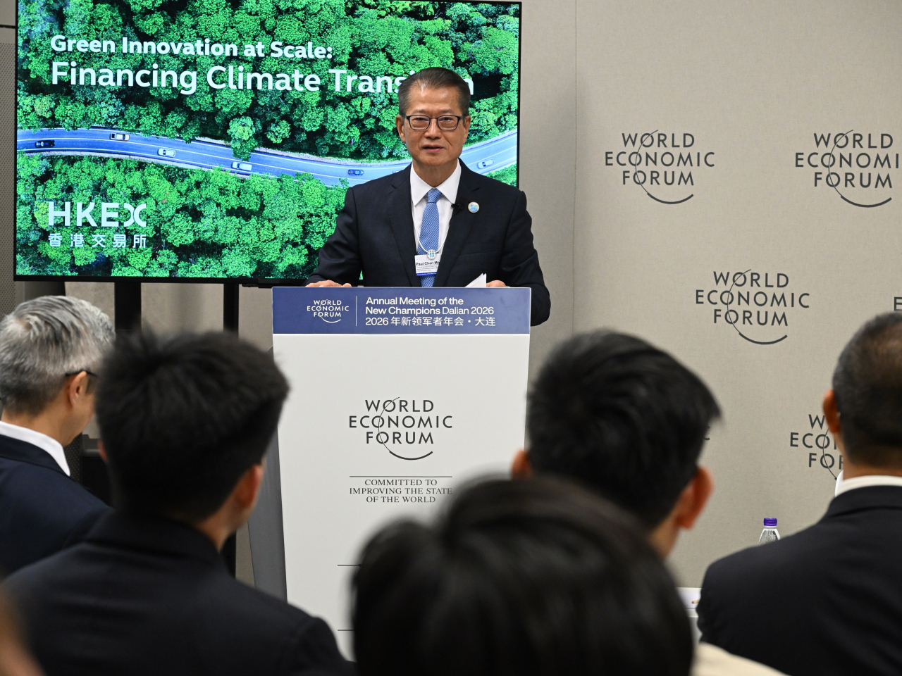 陳茂波在香港交易所舉辦的「以資本市場加速綠色科技發展、應對氣候挑戰」環節上發表主旨演講。（政府新聞處）
