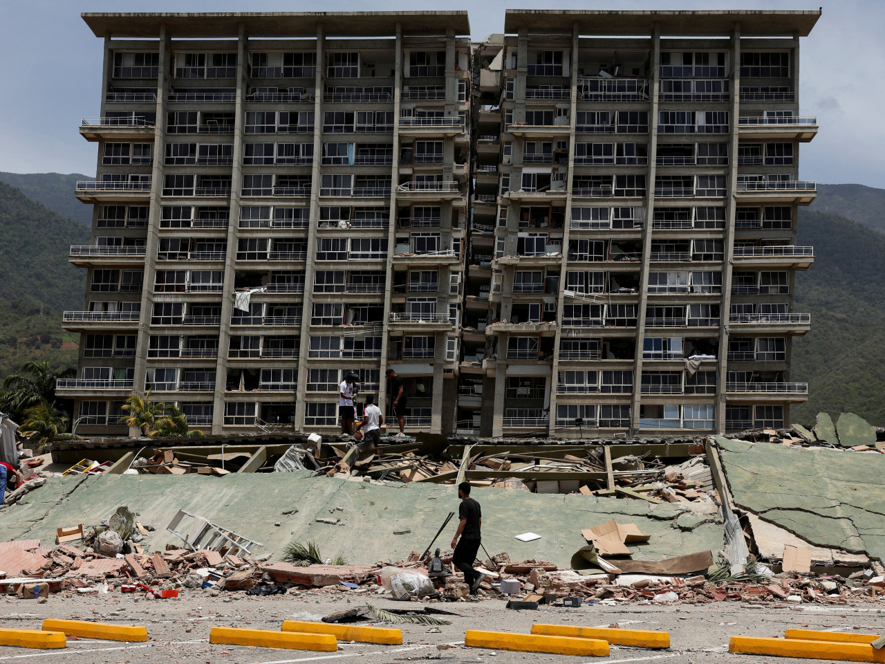 地震在委內瑞拉造成大約250棟建築物受損或破壞。（路透社）