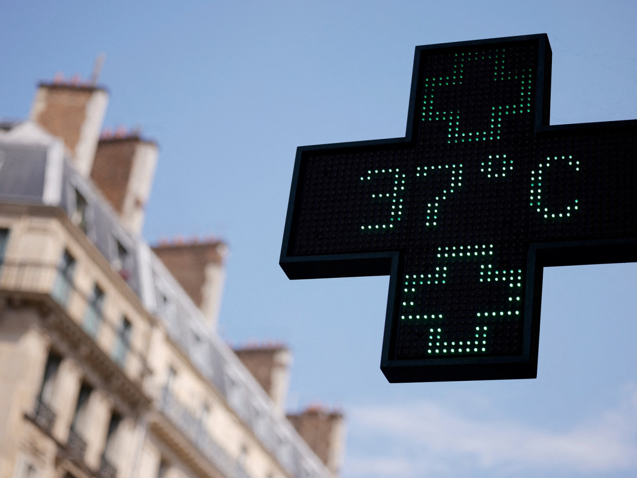 France recorded its hottest day ever on Tuesday, with national average temperatures reaching almost 30 degrees Celsius. Photo: Reuters