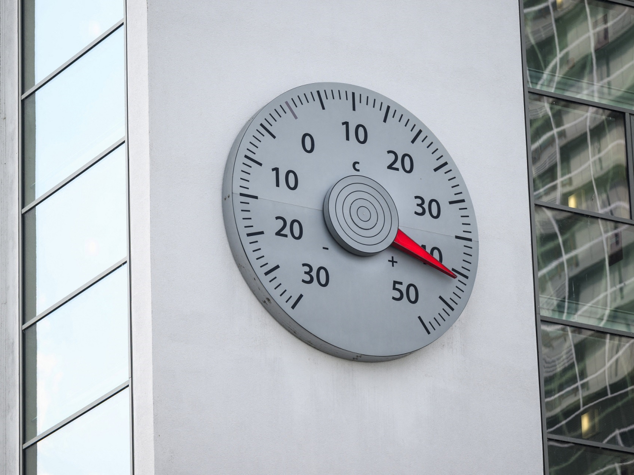 A thermometer at the UN climate headquarters in Bonn, Germany, shows 41 degrees Celsius during a Europe-wide heatwave. Photo: Reuters