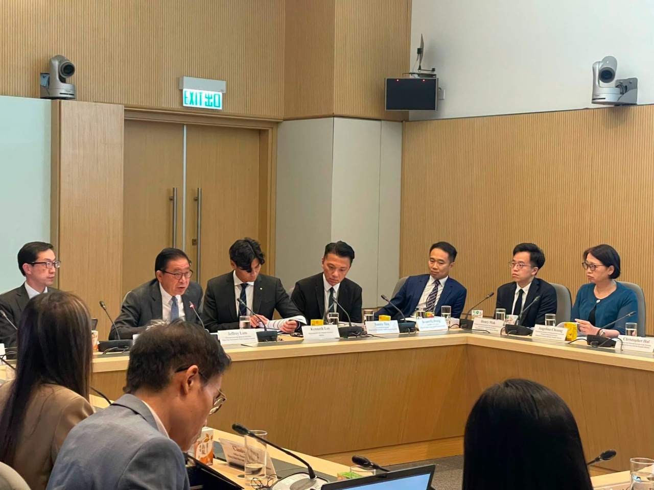 洪水橋產業園有限公司日前召開首次董事局會議。（發展局社交網站圖片）