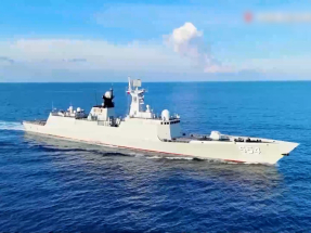 解放軍黃岩島領海領空警巡　海警驅離菲律賓機船