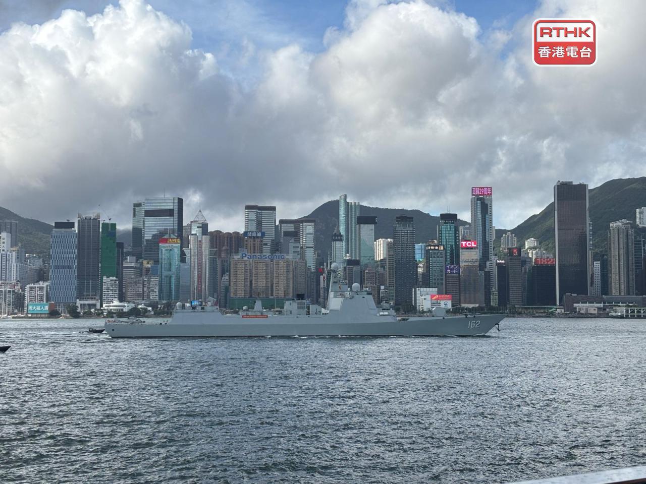 南寧艦今早進入維港情況。 (倪芷瑩攝)