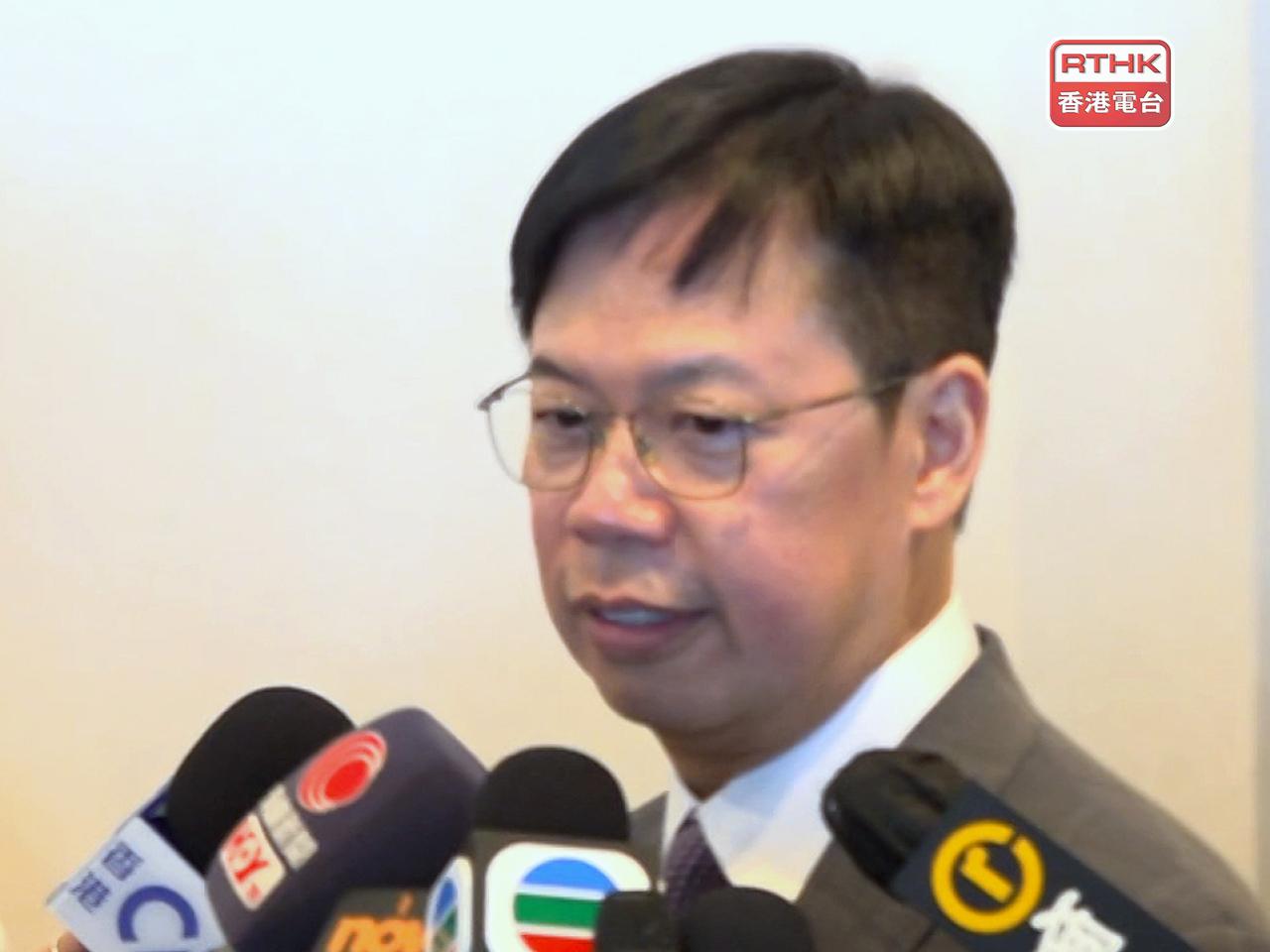 立法會監察委員會副主席陳振英，出席活動後被問到會否調查黃錦輝酒後駕駛一事。（彭冠中攝）