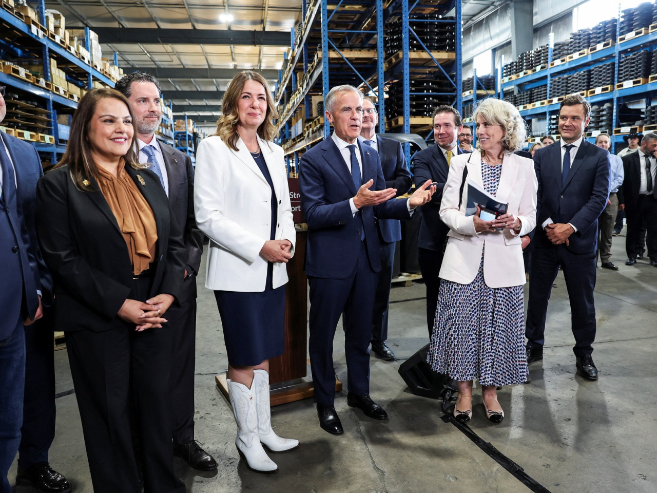 Canadian Prime Minister Mark Carney announced the planned new pipeline alongisde Alberta Premier Danielle Smith. Photo: Reuters