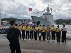 Students all fired up by visits to PLA warships
