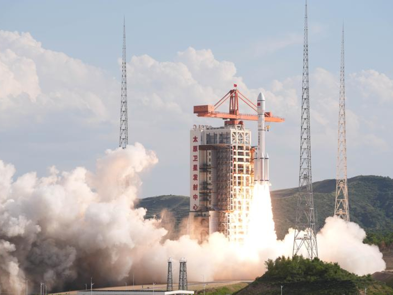 中國在太原衛星發射中心使用長征六號改運載火箭，成功將千帆極軌13組衛星發射升空。（新華社）