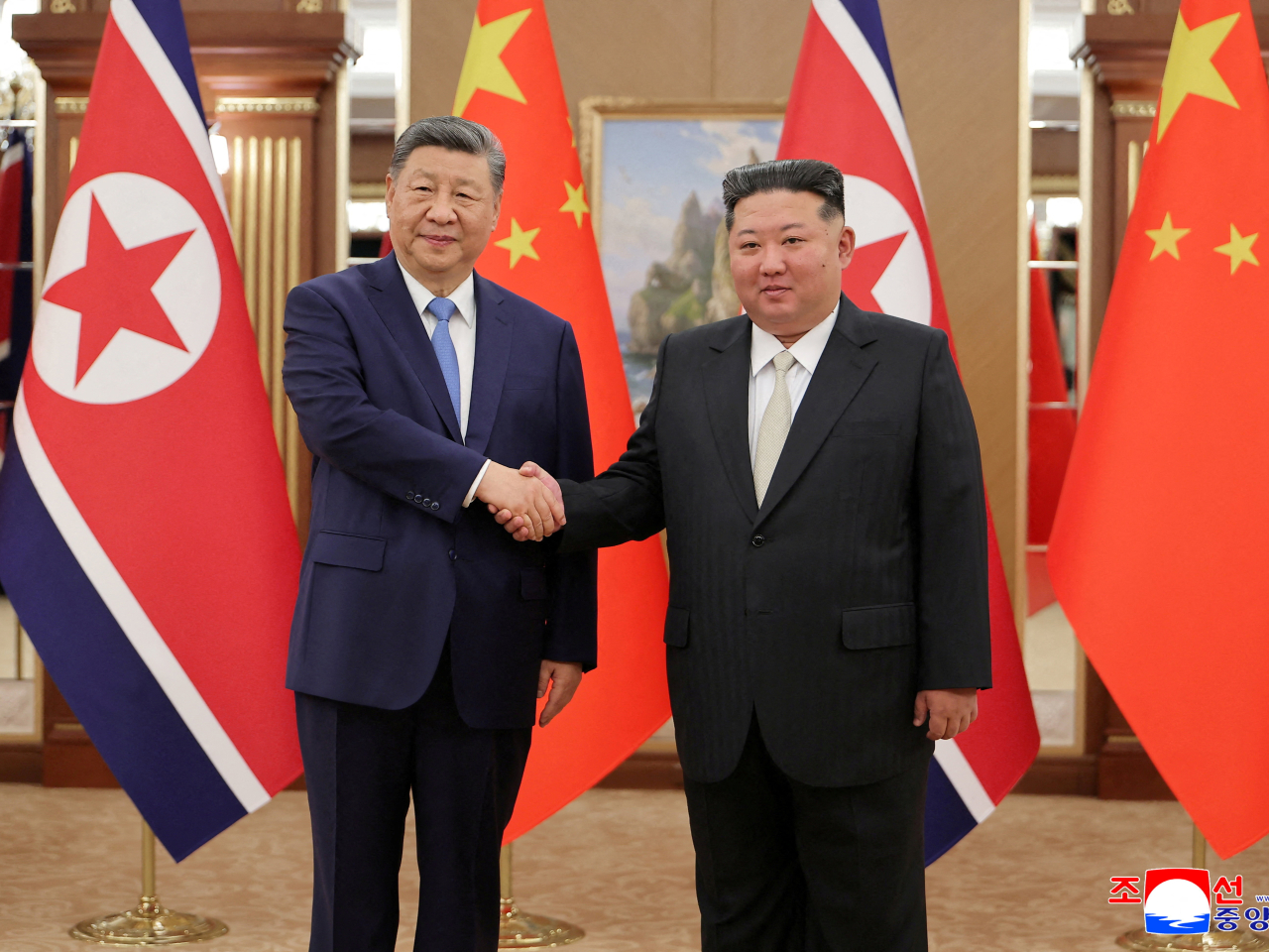 習近平上月到訪朝鮮，與金正恩會面。（路透社資料圖片）