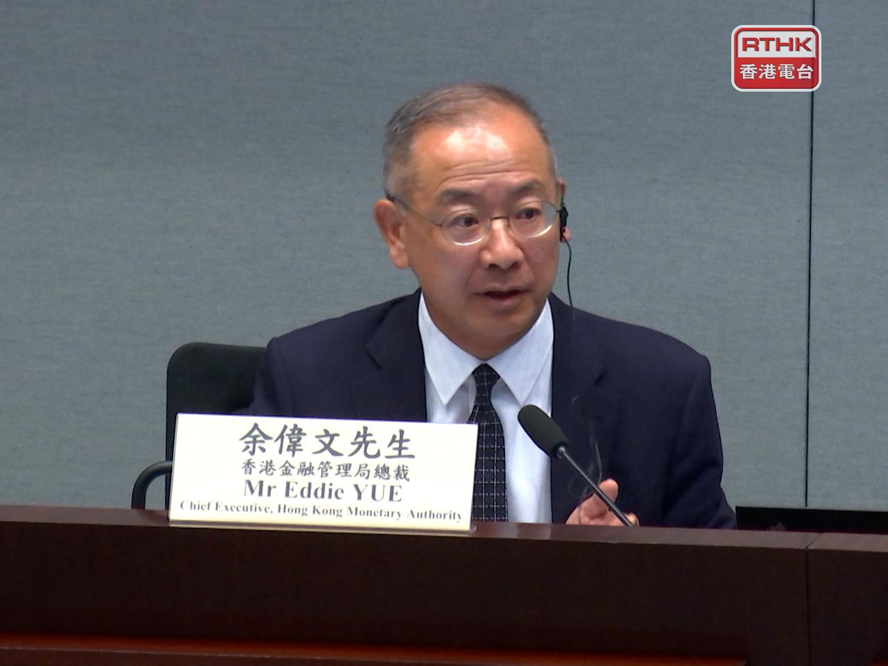 余偉文說，有鼓勵銀行讓海外客戶更認識人民幣，金管局會定期向銀行索取數據，了解他們在推動方面的成果。（港台圖片）