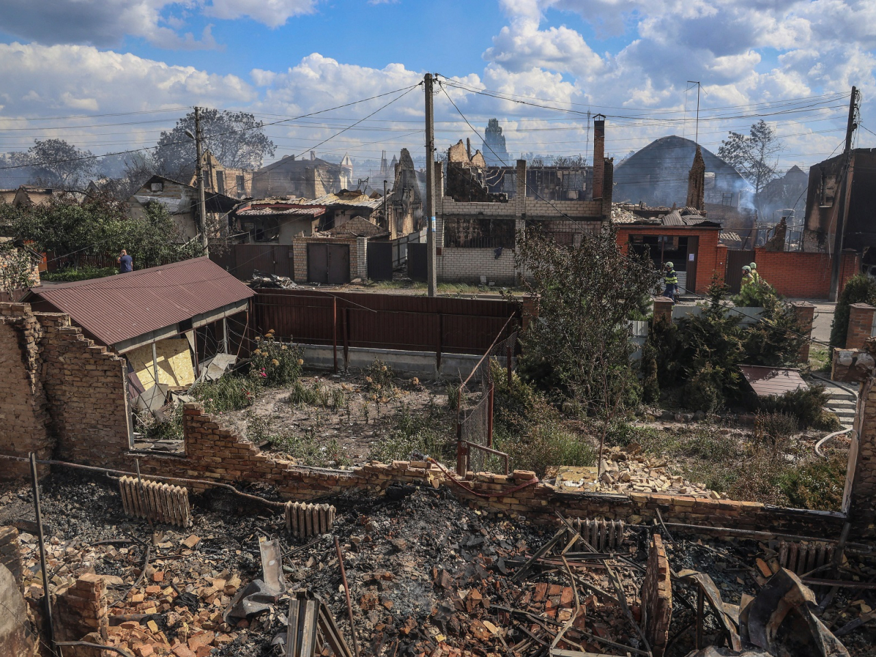 Russia strikes into buildings in Kyiv killed at least 28 people on the eve of a Nato summit in T&uuml;rkiye. Photo: Reuters