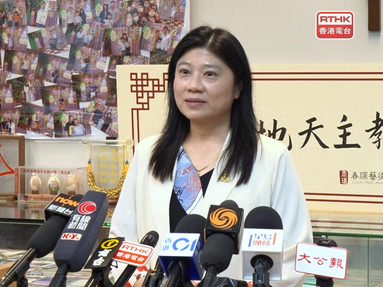 陳淑儀表示，派位滿意率較上年度理想，形容大部分家長都滿意派位結果，預計會有部分家長選擇「叩門」。（鍾家銘攝）