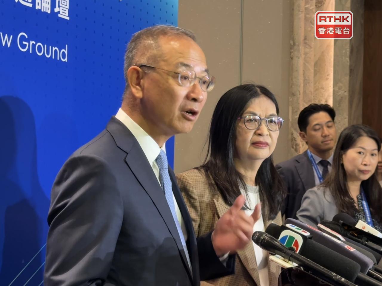 余偉文表示金管局人民幣業務資金安排星期五開始增至5000億元人民幣。（任浩鋒攝）