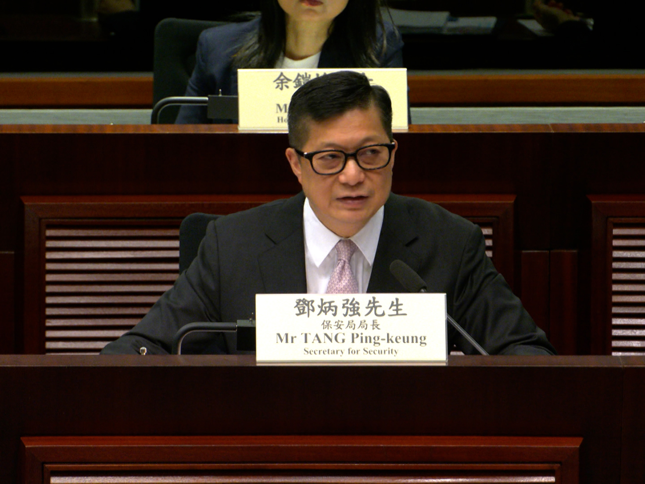 鄧炳強表示，建議新增罪行已針對導致兒童傳送性影像或通訊等、以網絡相約兒童性侵等情況。