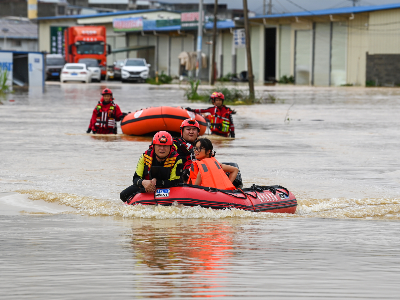 廣西多處暴雨引發洪水，造成4人死亡，93000多人受災。（新華社）