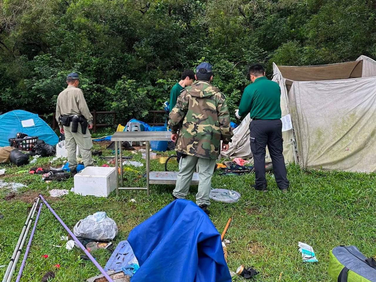 漁護署聯同警方一連兩日在大灘營地和灣仔南營地展開聯合行動。(漁護署社交平台)