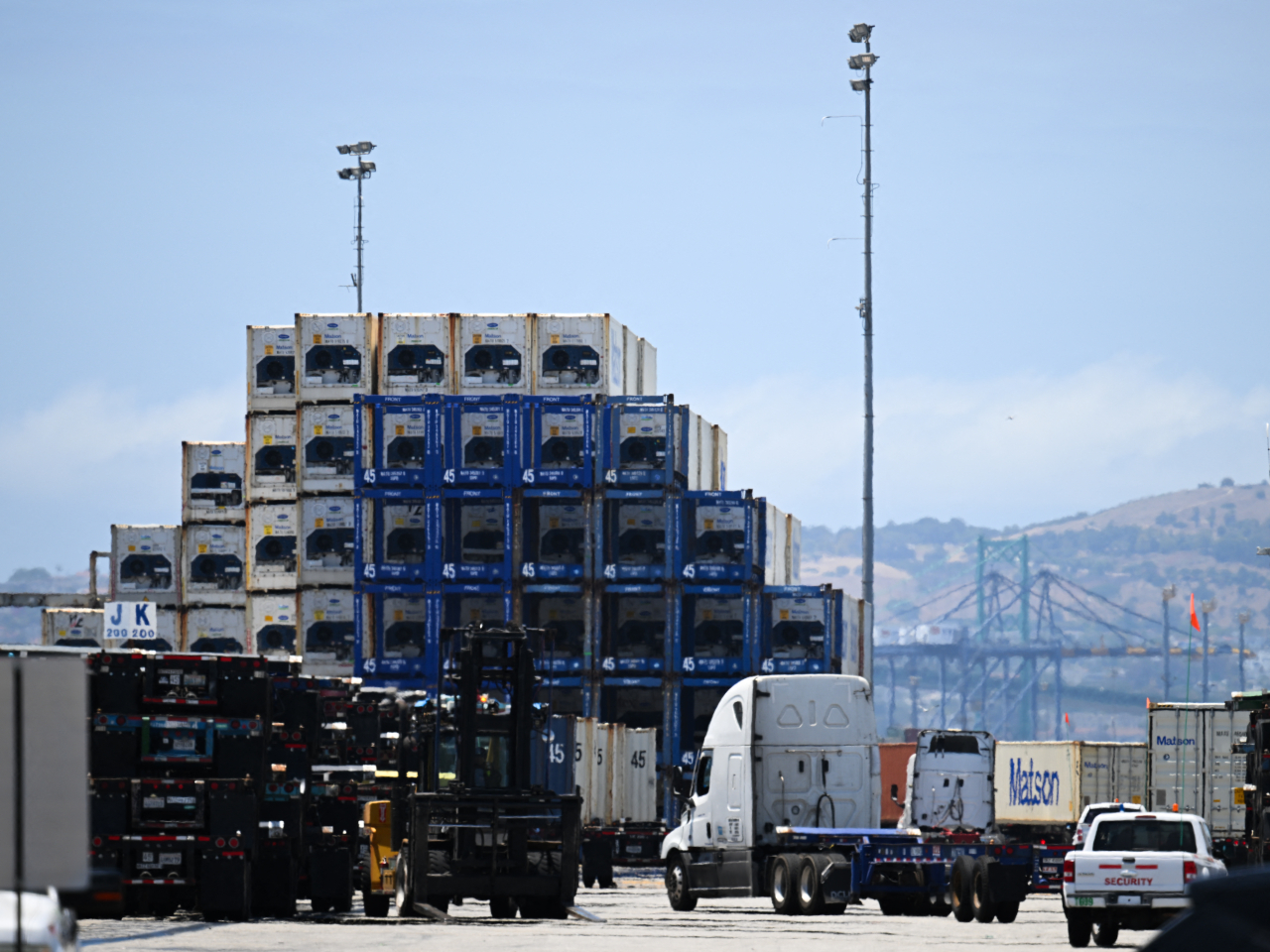 In May, imports in the US climbed by 3.3 percent to US$395.3 billion, while exports dipped by 3.2 percent to US$317.7 billion. File photo: AFP