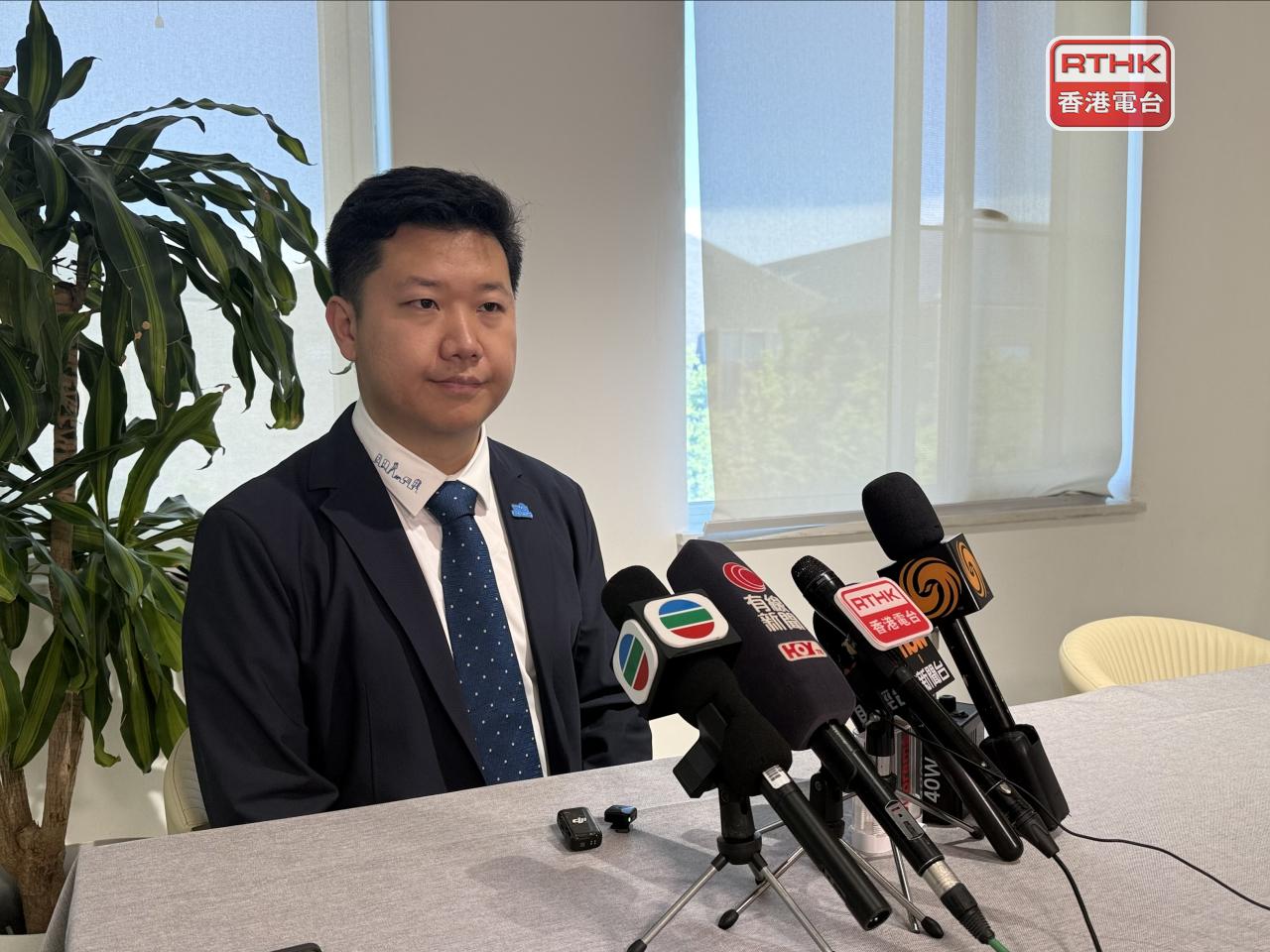 雲跡科技首席發展官謝雲鵬指，公司與生產力局合作探索機械人在辦公場景應用。(趙嘉駿攝)