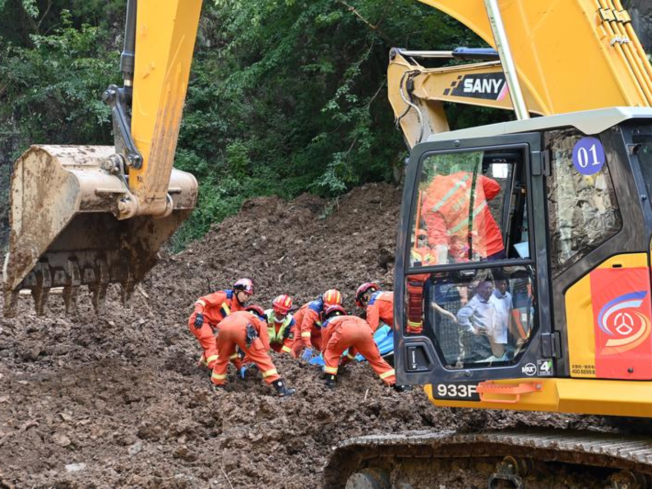 A landslide in Tanchang county in Gansu claims 21 lives. Photo: Xinhua