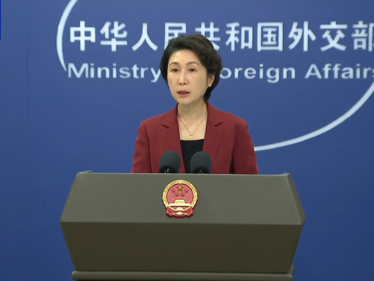 毛寧說，美國對中國正常導彈試射說三道四，是典型的雙重標準和霸權主義。（央視片段截圖）