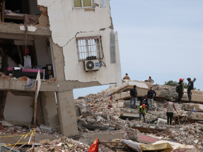 Death toll from Venezuela's twin quakes rises to 3,889