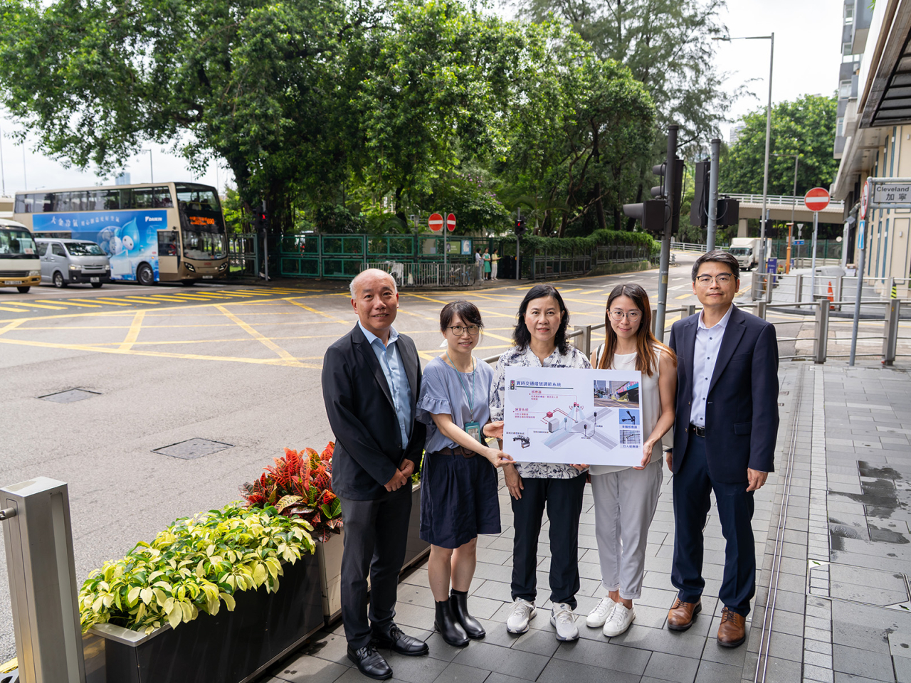 陳美寶早前到銅鑼灣告士打道與加寧街十字路口視察。（運輸及物流局局長網誌）