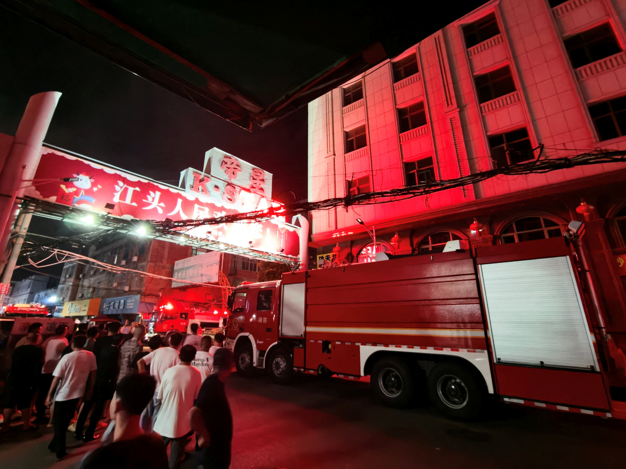 Residents at Chendai Township, Jinjiang, watch firefighters try to bring the shoe factory blaze under control. File photo: Reuters