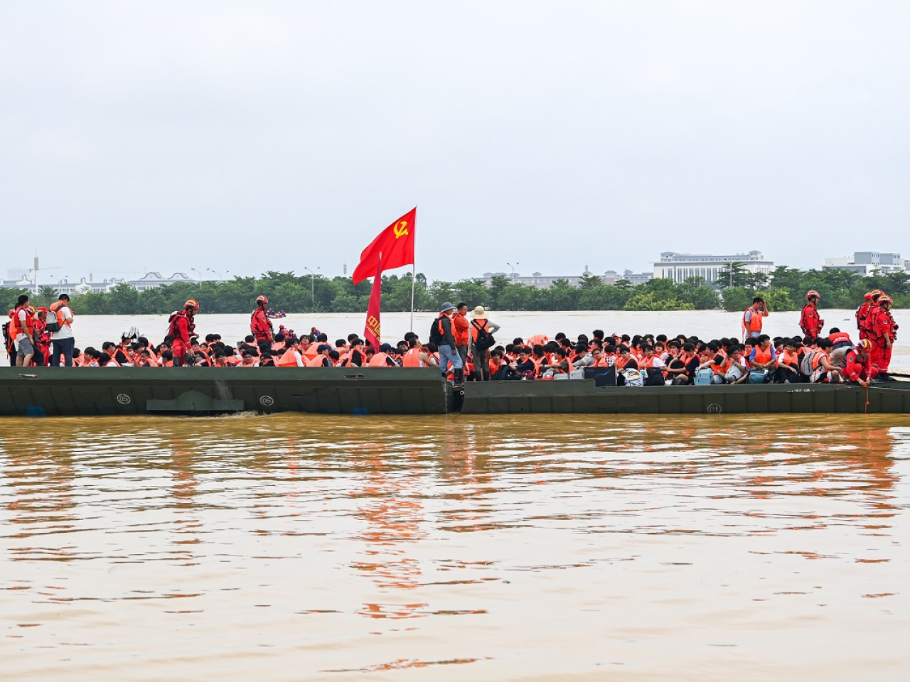 受強降雨影響，浙江多地道路受阻。（新華社）