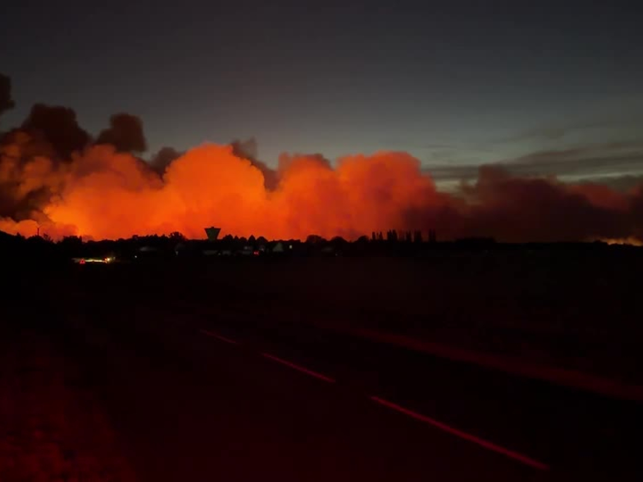 Firefighters battle a blaze that was spreading across the Fontainebleau forest, southeast of the French capital Paris. Photo: Reuters