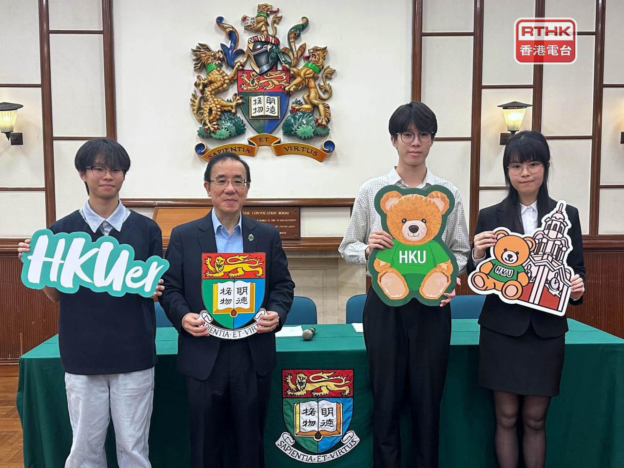 港大今年預留比去年更多聯招學額，佔整體學額逾六成，呼籲考生無需過分憂慮競爭加劇。（實習記者黃琛鎂攝）