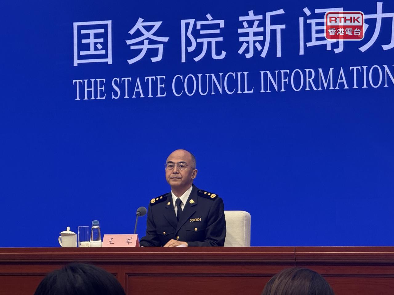 海關總署副署長王軍表示，下半年外貿仍面臨一定壓力，但外貿基本盤依然穩固，強調有信心、有能力保持外貿發展的良好勢頭。（趙嘉駿攝）
