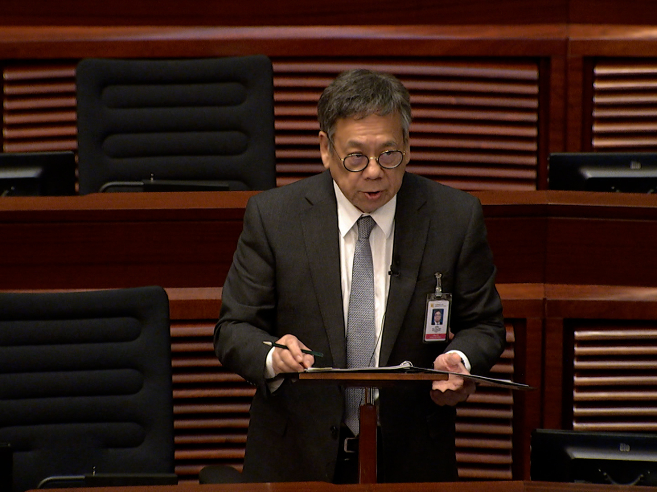 丘應樺表示，決議案獲通過後，香港郵政會盡快開展翻新空郵中心的工作，並會加大力度推行一系列開源節流的措施。