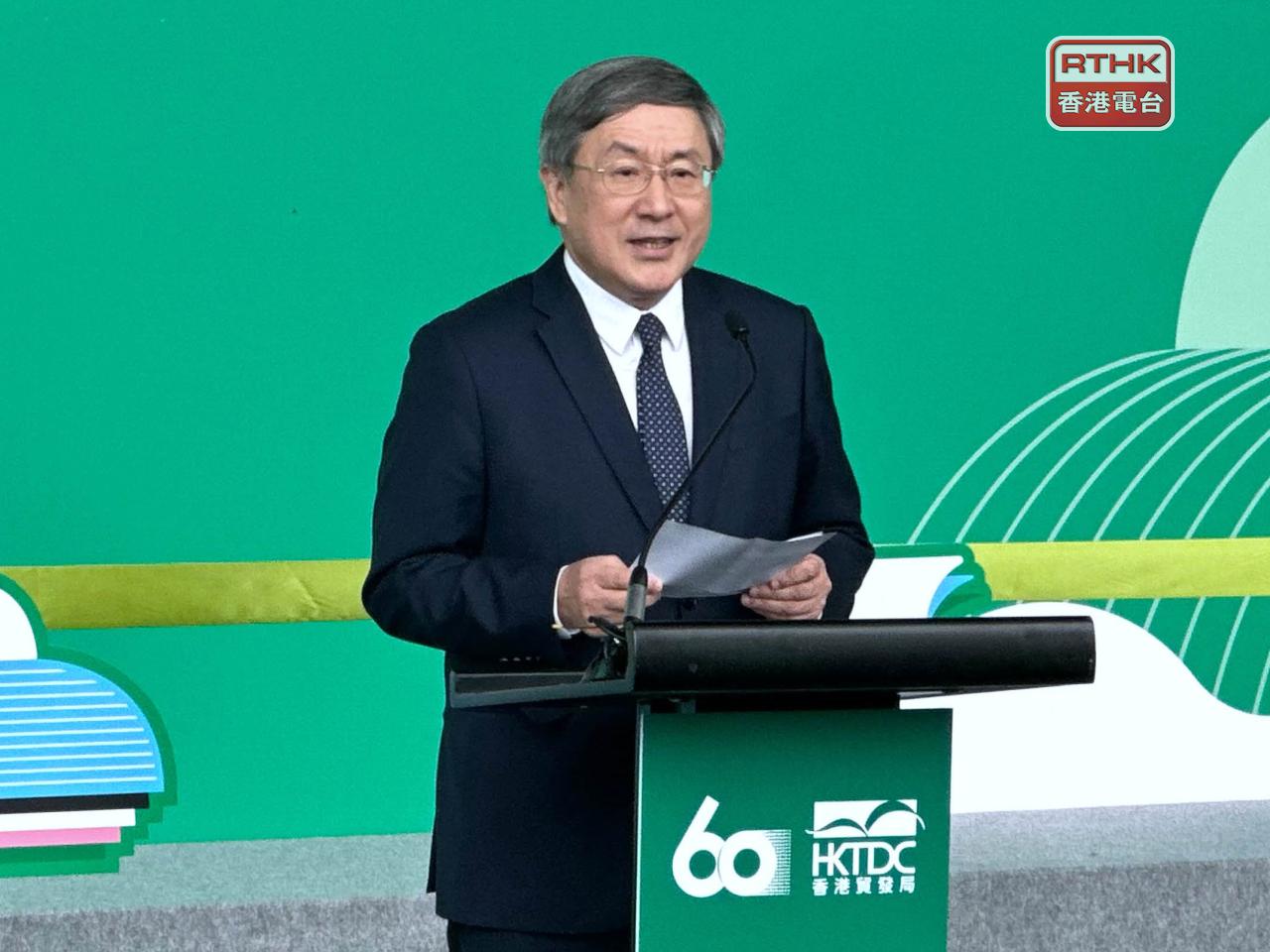 卓永興說，無論考生繼續升學或者投身職場，只要做好自己，定能找到頭上的一片天。（實習記者黃琛鎂攝）