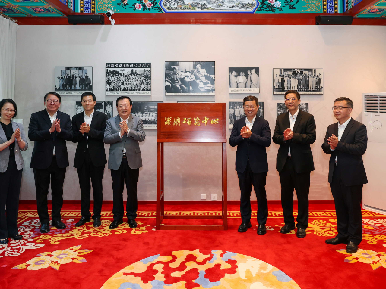 中央港澳辦和中國社科院在北京舉行港澳研究中心揭牌儀式。(港澳辦網站圖片)