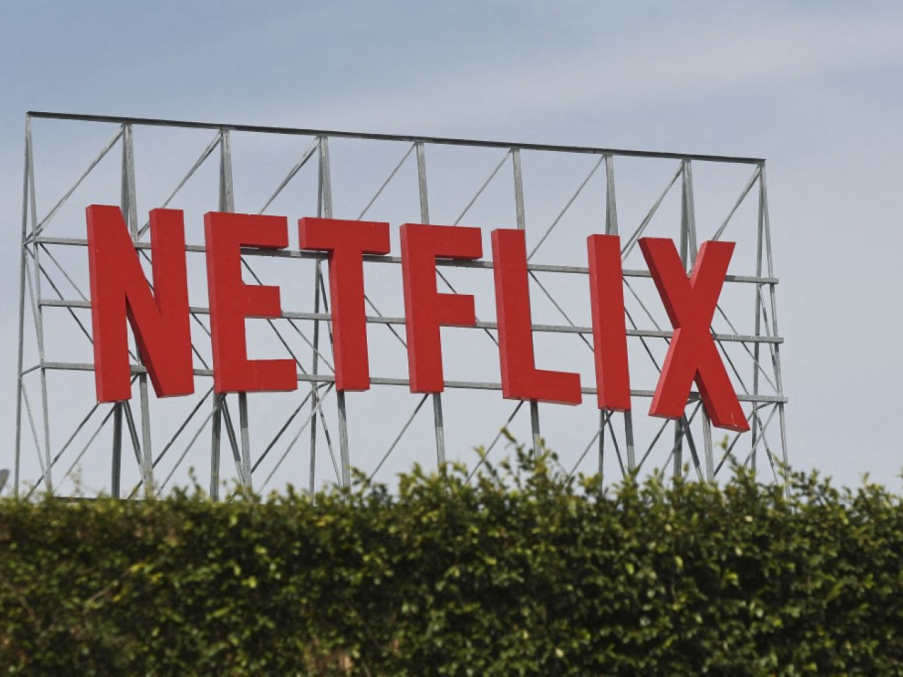 Netflix上季盈利按年升近9%至34億美元，每股盈利0.8美元，略高過市場預期。（法新社資料圖片）