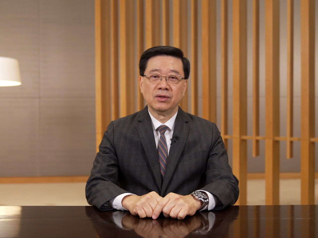 李家超表示，香港在「一國兩制」下，擁有背靠祖國、聯通世界的獨特優勢，積極發揮「超級聯繫人」和「超級增值人」的角色。（政府新聞處）