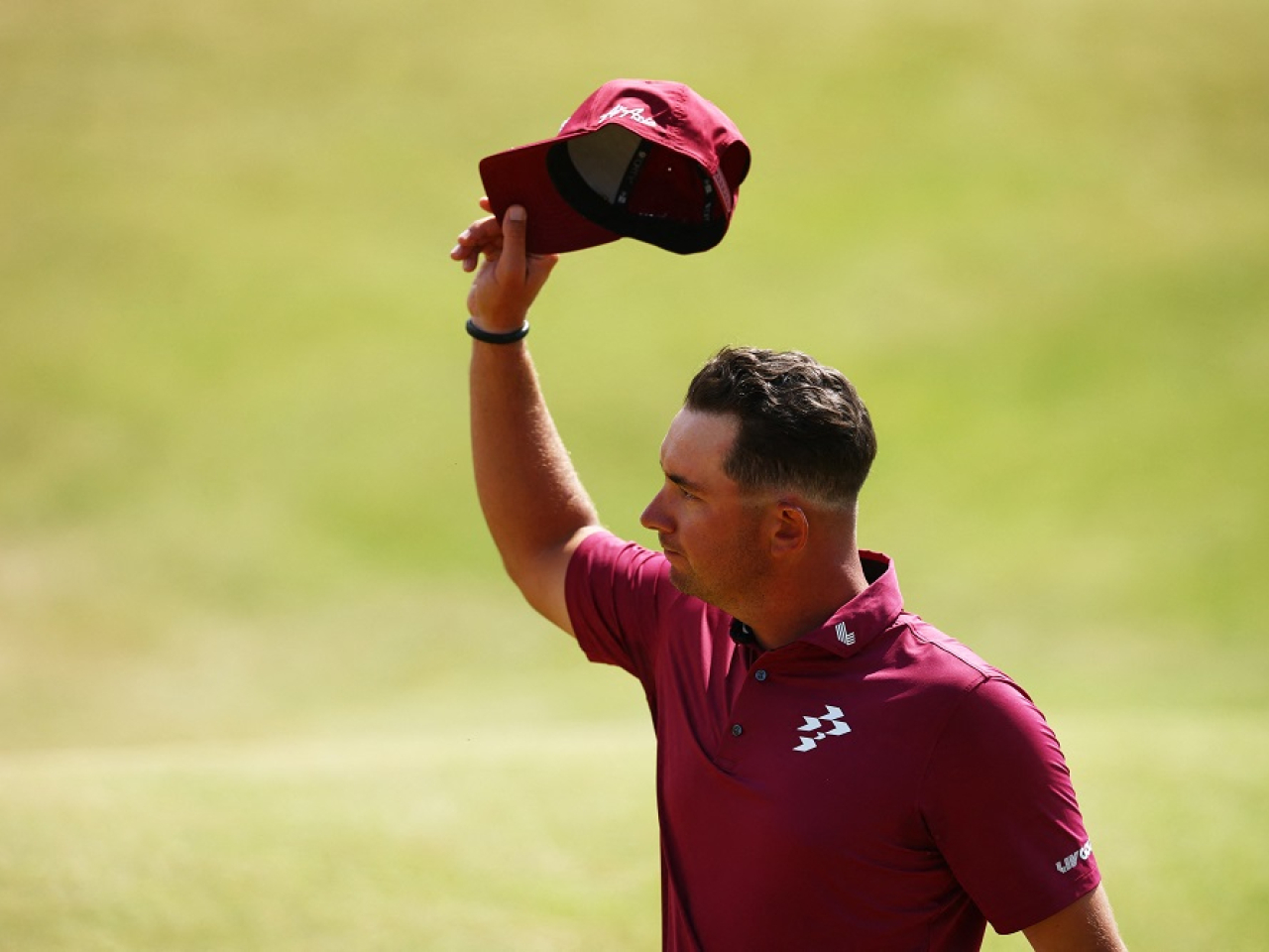 Lucas Herbert acknowledges the crowd after his record-equalling 62 in the second round. Photo: Reuters