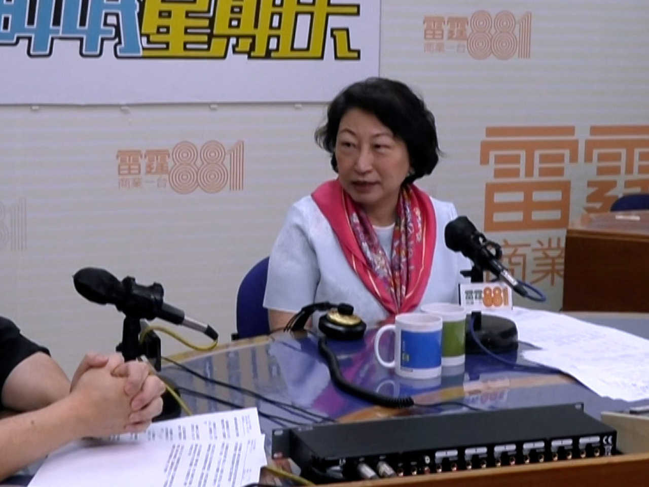 鄭若驊說國際調解院要「引進來，走出去」，到不同地方推廣服務。（節目截圖）